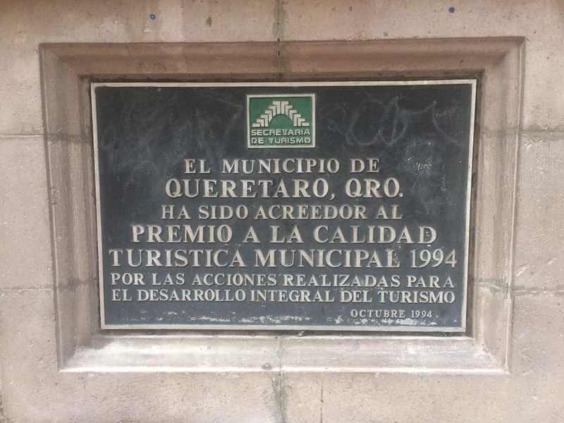 An additional nearby marker on Quer�taro's Municipal Tourism Prize, 1994 image. Click for full size.