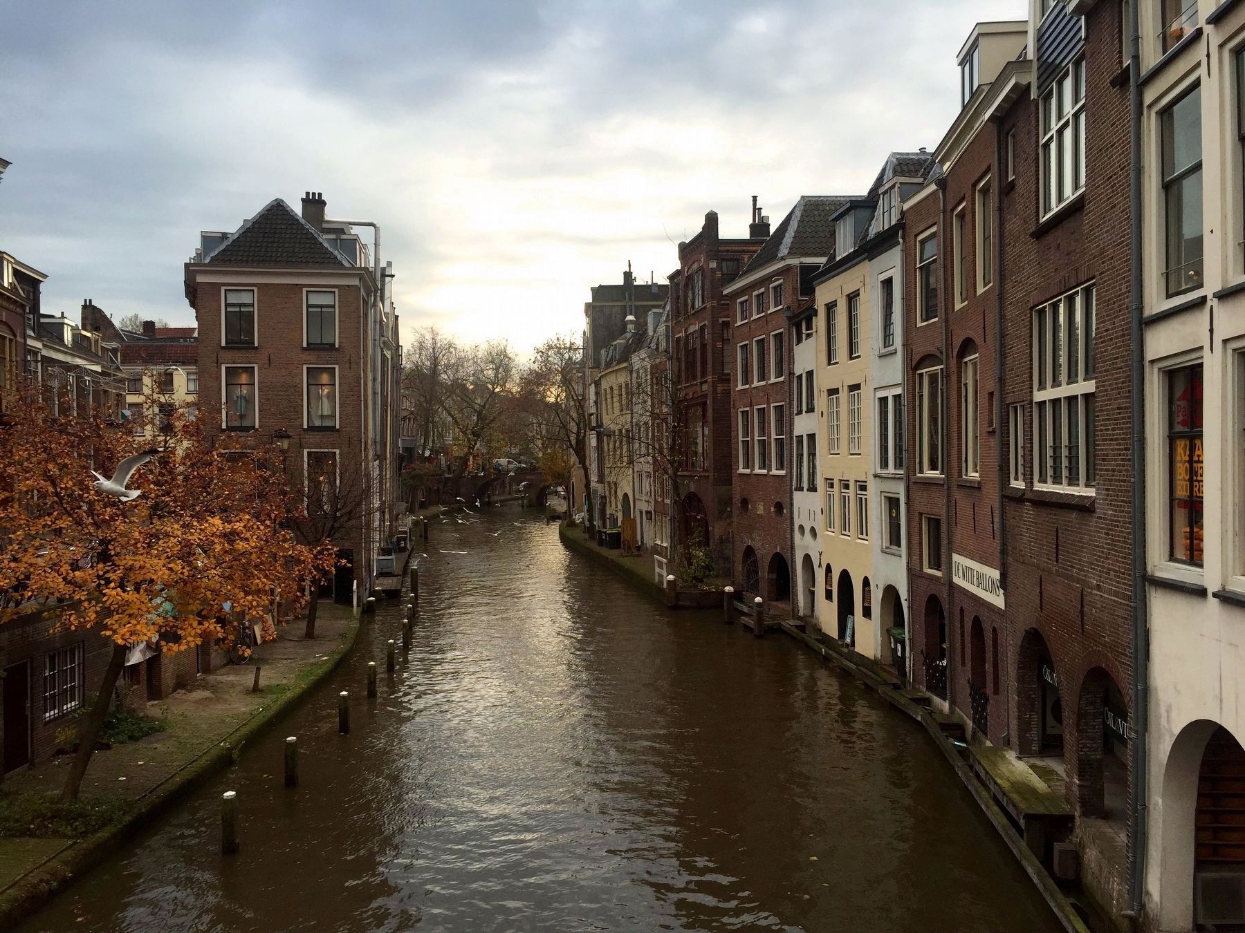Oude Gracht / The Old Canal from the Maartensbrug (Looking South) image. Click for full size.
