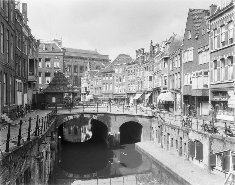 The Maartensbrug viewed from the South. Click for full size. The Maartensbrug viewed from the South image. Click for full size.