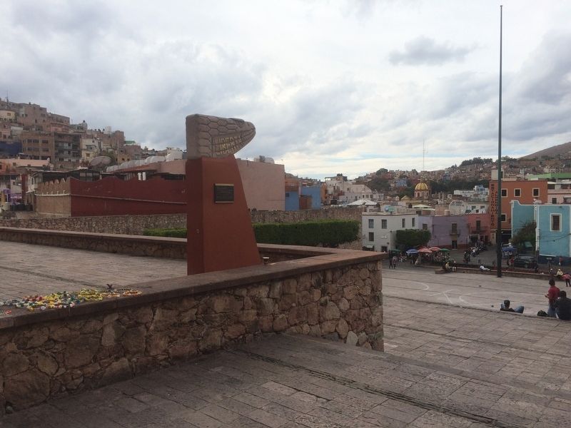 Restored "Ruta de la Independencia" monument image. Click for full size.