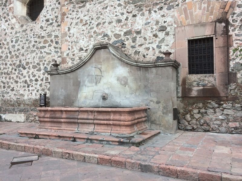 Fountain of Santa Rosa and the earlier marker image. Click for full size.