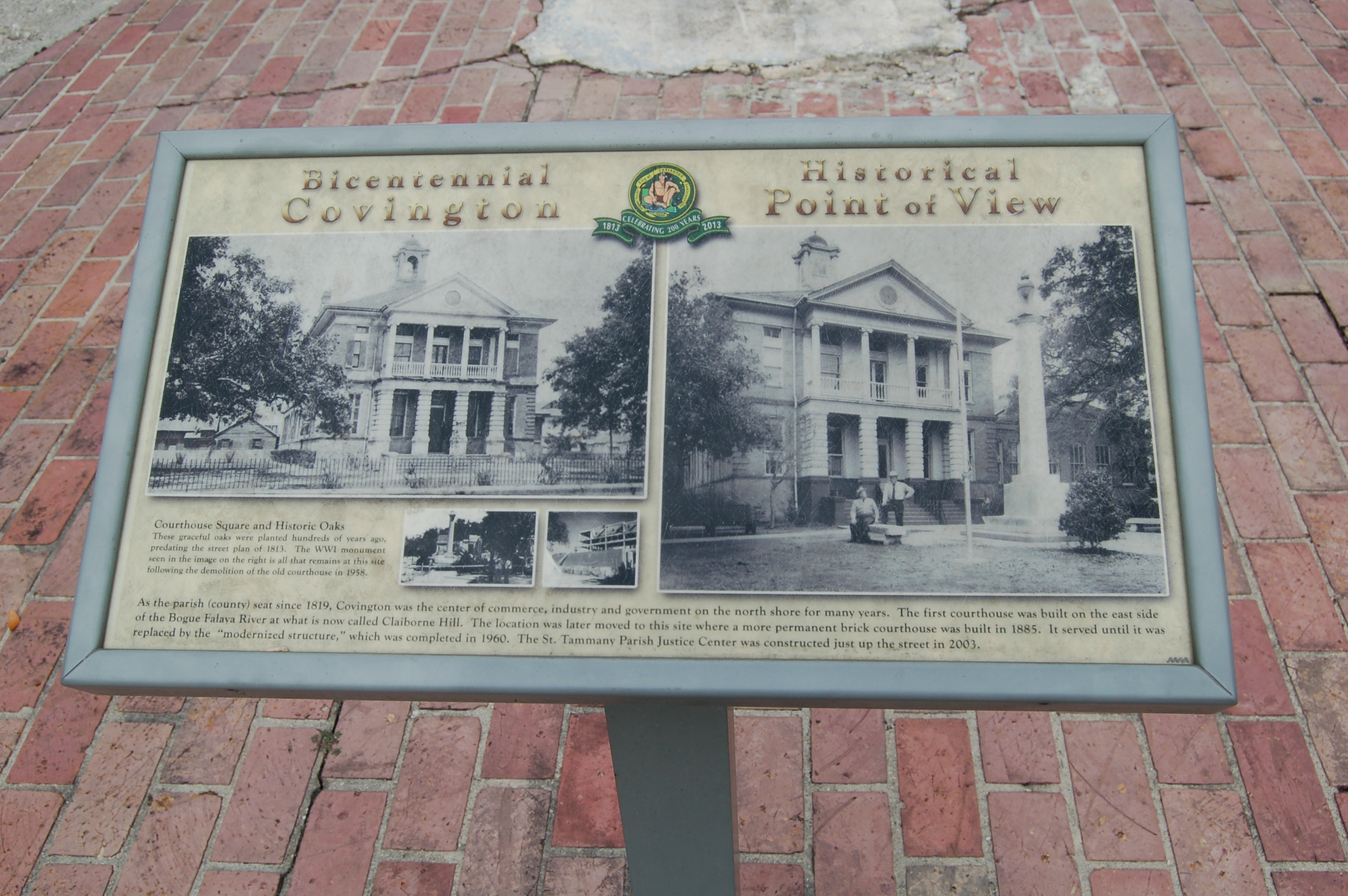 Courthouse Square and Historic Oaks Marker