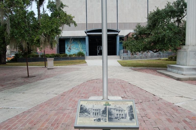 Courthouse Square and Historic Oaks Marker image. Click for full size.