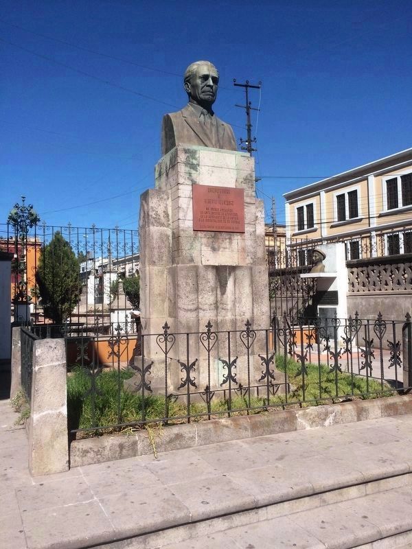 Nearby monument to Alberto Velzquez image. Click for full size.