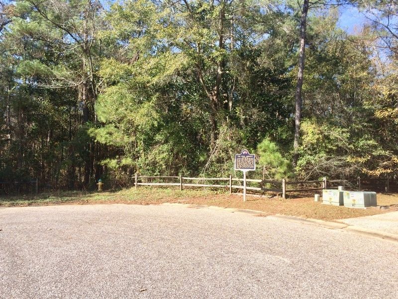 View of marker at the top of the cul-de-sac. image. Click for full size.