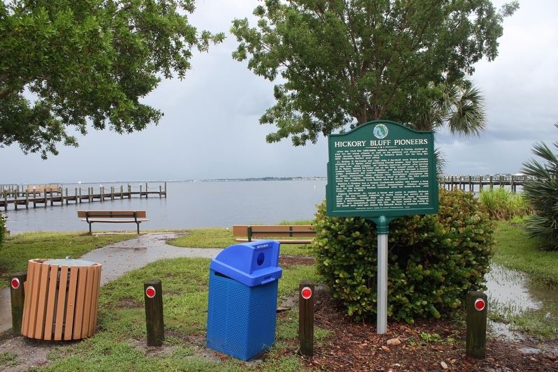 Hickory Bluff Pioneers Marker and overlook of Charlotte Harbor image. Click for full size.