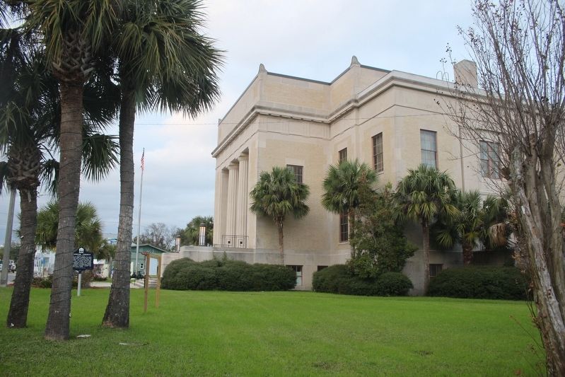 Franklin County Marker and courthouse. Click for full size. Franklin County Marker and courthouse image. Click for full size.