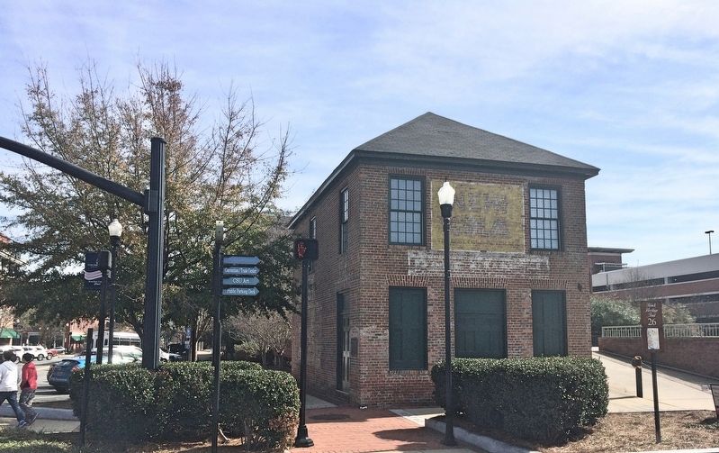 "Kinfolks' Corner" building. image. Click for full size.