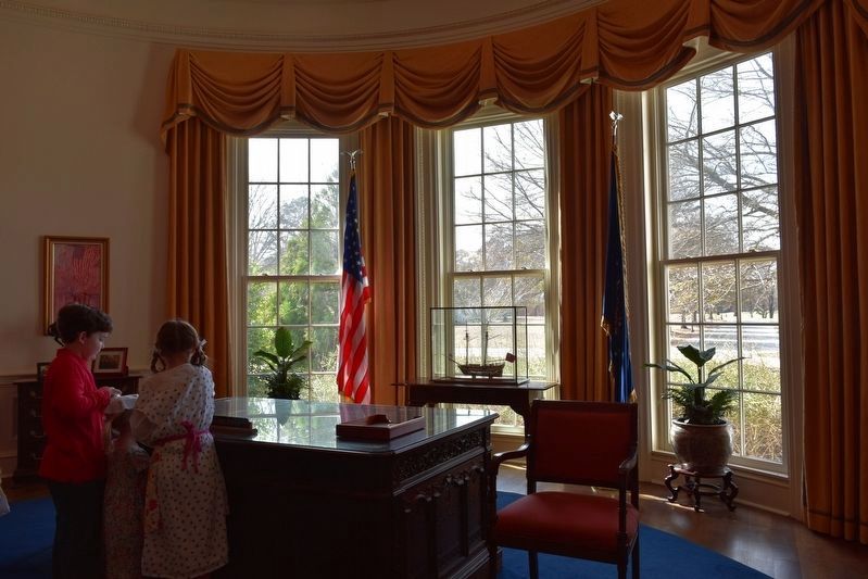 Replica of the President's Oval Office image. Click for full size.