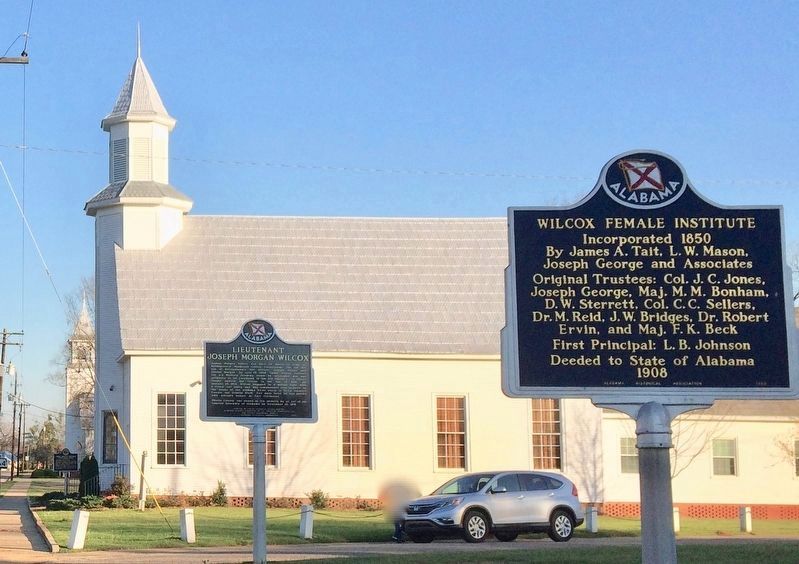Camden Associate Reformed Presbyterian Church with marker on far left background. image. Click for full size.