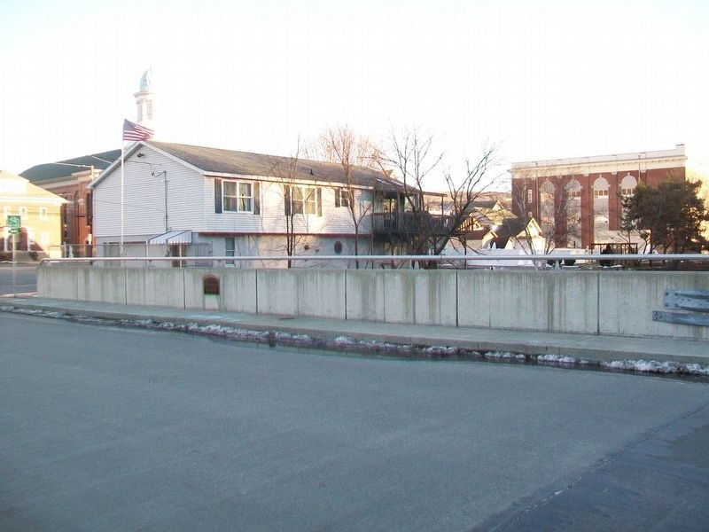 Veterans Memorial Bridge and Marker image. Click for full size.