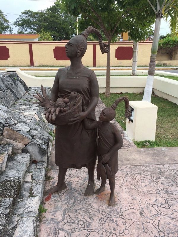 Nearby statue of a Maya mother and daughter image. Click for full size.