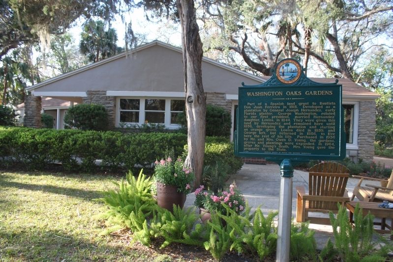 Washington Oaks Gardens Marker and visitor center. image. Click for full size.