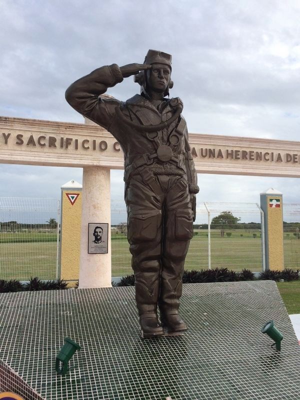Mexican Air Force Expeditionary Squadron 201 Memorial statue image. Click for full size.