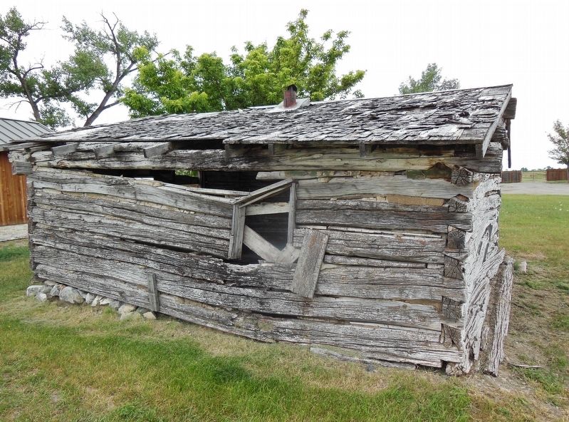 Log Cabin (<b><i>side view</b></i>) image. Click for full size.