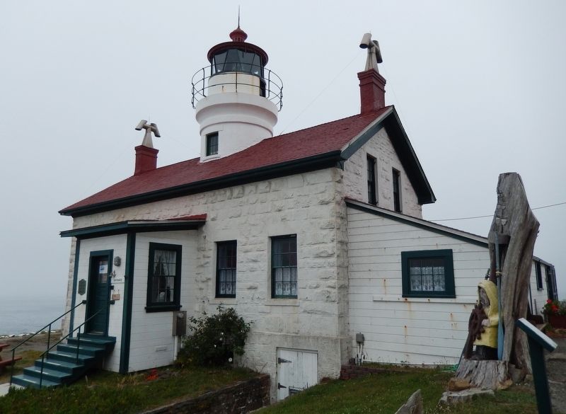 Battery Point Lighthouse (<b><i>front view</b></i>) image. Click for full size.