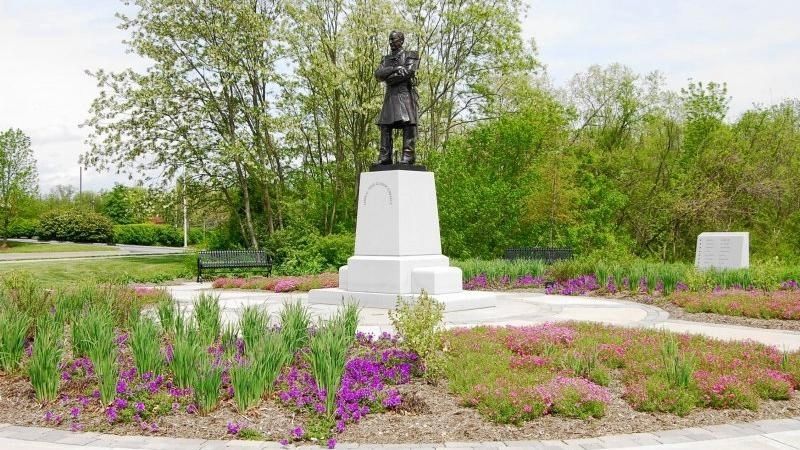 Farragut Memorial Plaza image. Click for full size.