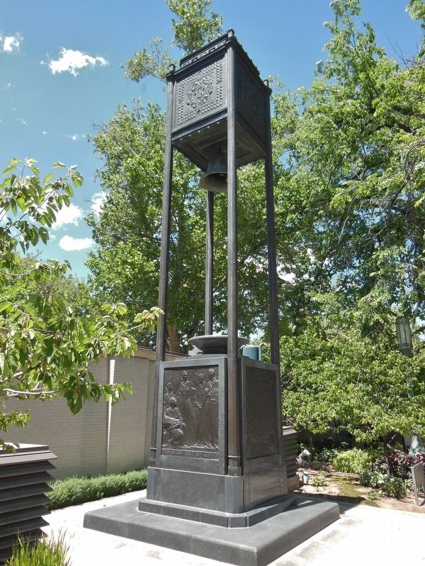 Nauvoo Bell Monument image. Click for full size.