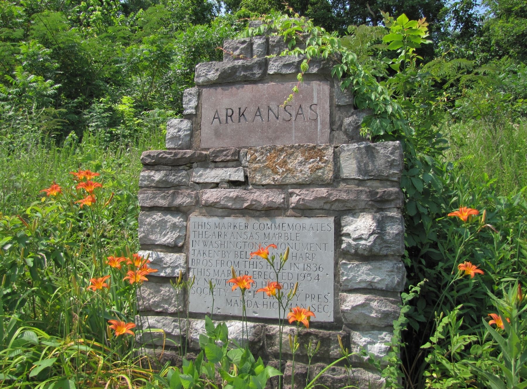 Arkansas Marble in Washingtons Monument Marker (<b><i>wide view</b></i>) image. Click for full size.