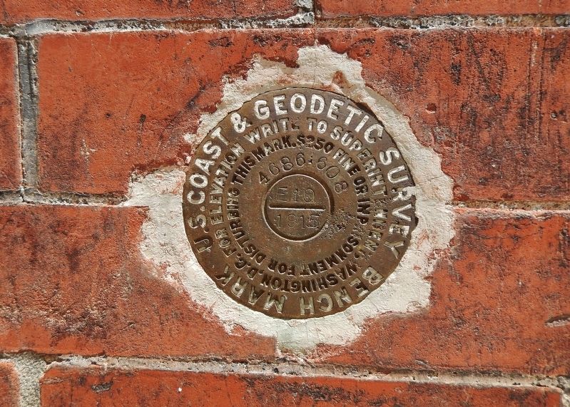 Federal Government Building (1888-1970) (<b><i>Geodetic Bench Mark</b></i>) image. Click for full size.