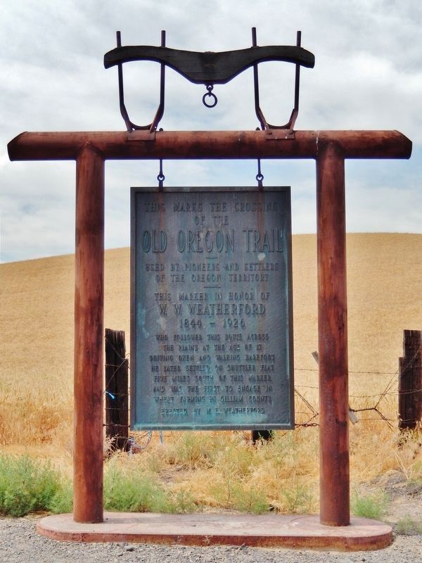This Marks the Crossing of the Old Oregon Trail Marker (<b><i>full view</b></i>) image. Click for full size.