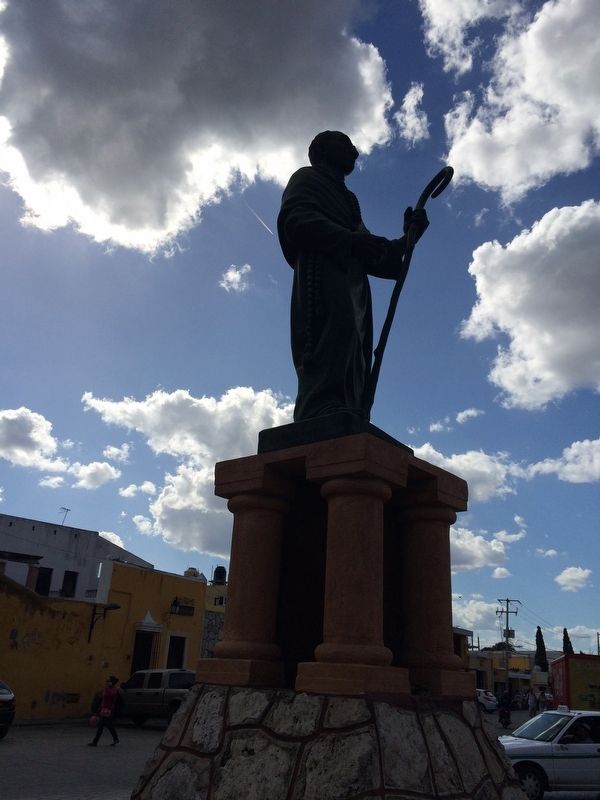 Fray Diego de Landa statue image. Click for full size.