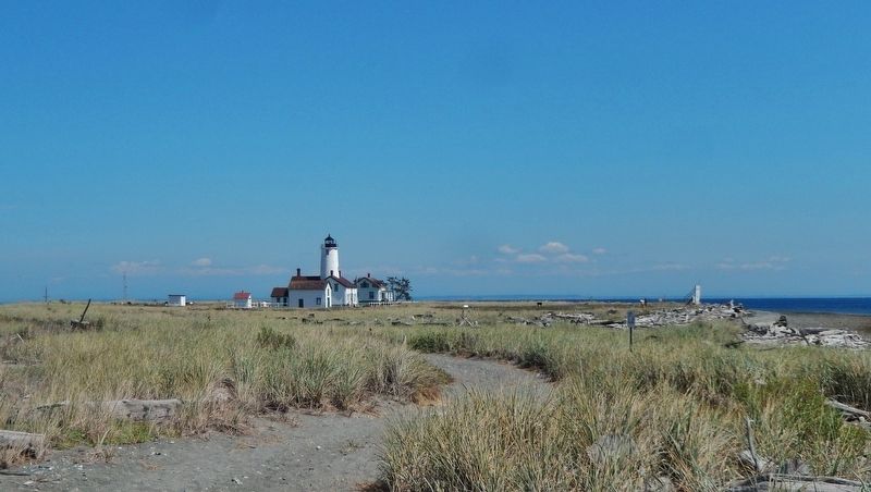 New Dungeness Light Station (<b><i>approach view from Spit</b></i>) image. Click for full size.