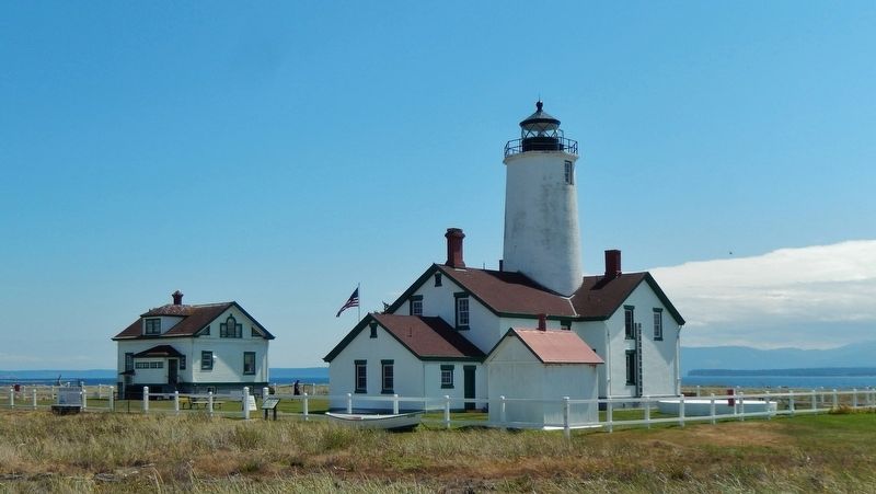 New Dungeness Light Station (<b><i>northwest corner view</b></i>) image. Click for full size.