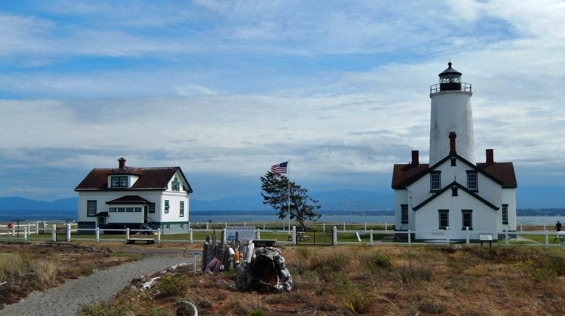 New Dungeness Light Station & Keeper's House (<b><i>north side</i></b>) image. Click for full size.