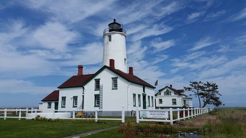 New Dungeness Light Station (<b><i>south view</b></i>) image. Click for full size.