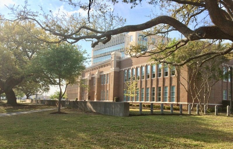 View of old Gulfport High School with the U.S. Courthouse behind it. image. Click for full size.