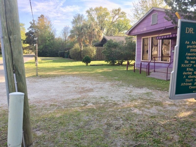 View from marker south on 38th Avenue. image. Click for full size.