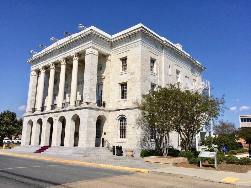 Biloxi City Hall with marker on right. image. Click for full size.