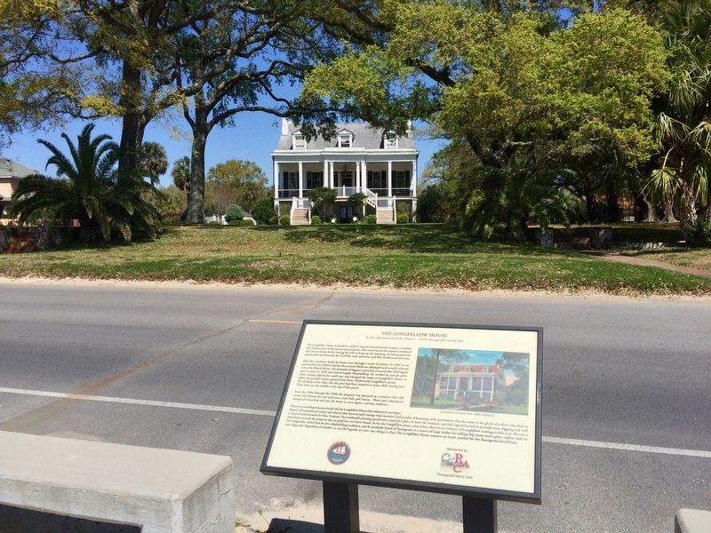 The Longfellow House and marker. image. Click for full size.