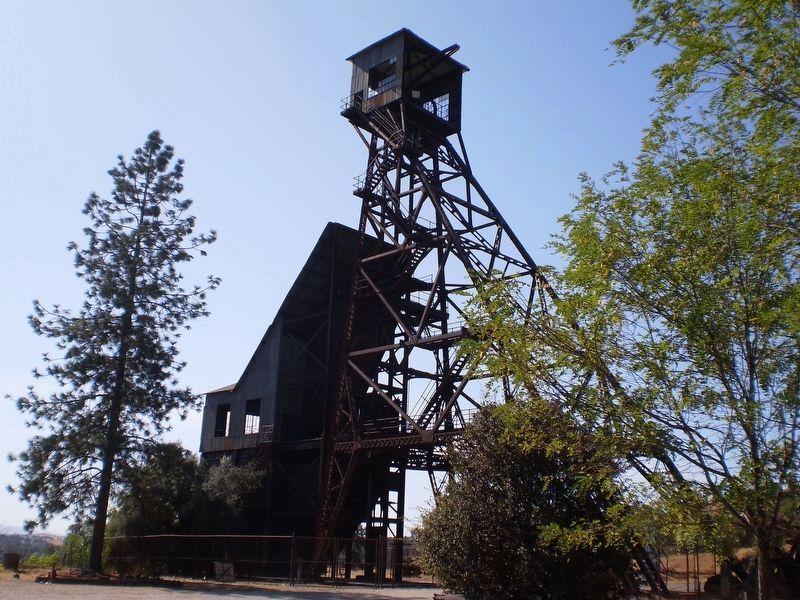 Kennedy Mine Headframe image. Click for full size.