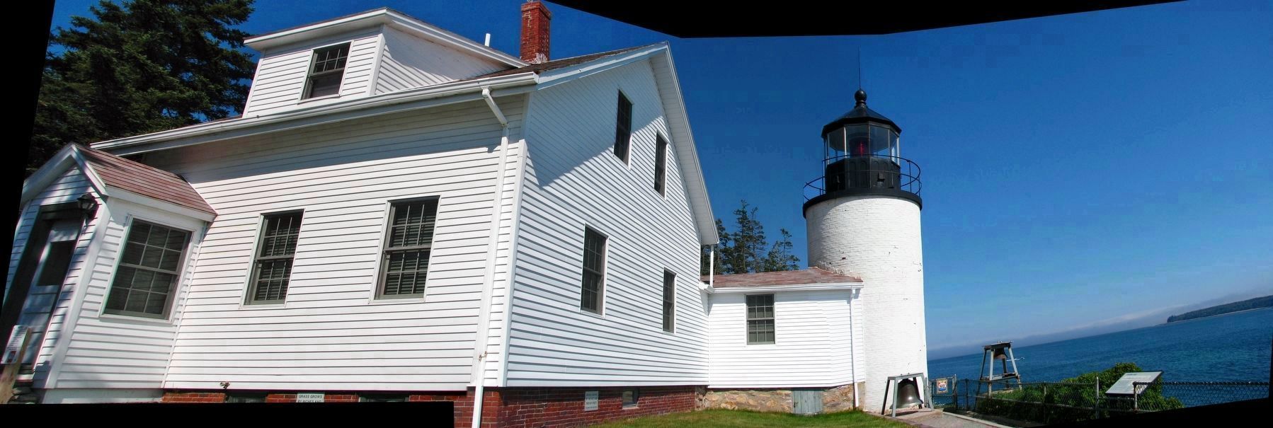 Bass Harbor Head Light Station (<b><i>panoramic view; marker on right</b></i>) image. Click for full size.
