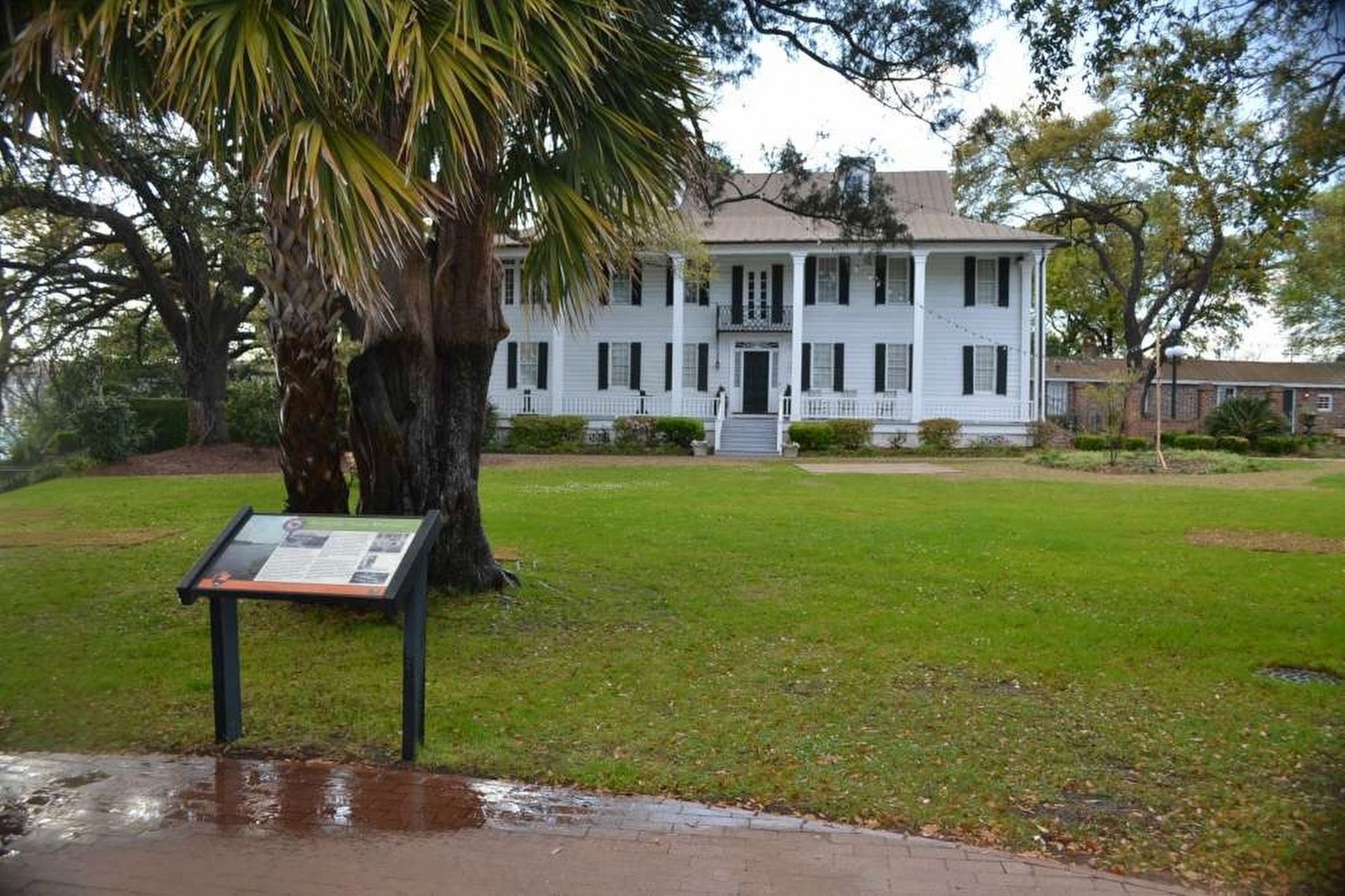 Kaminski House Museum and Marker image. Click for full size.