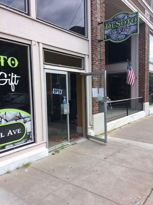 201 Central Avenue Marker, currently the DeSoto Rock & Gift Shop image. Click for full size.