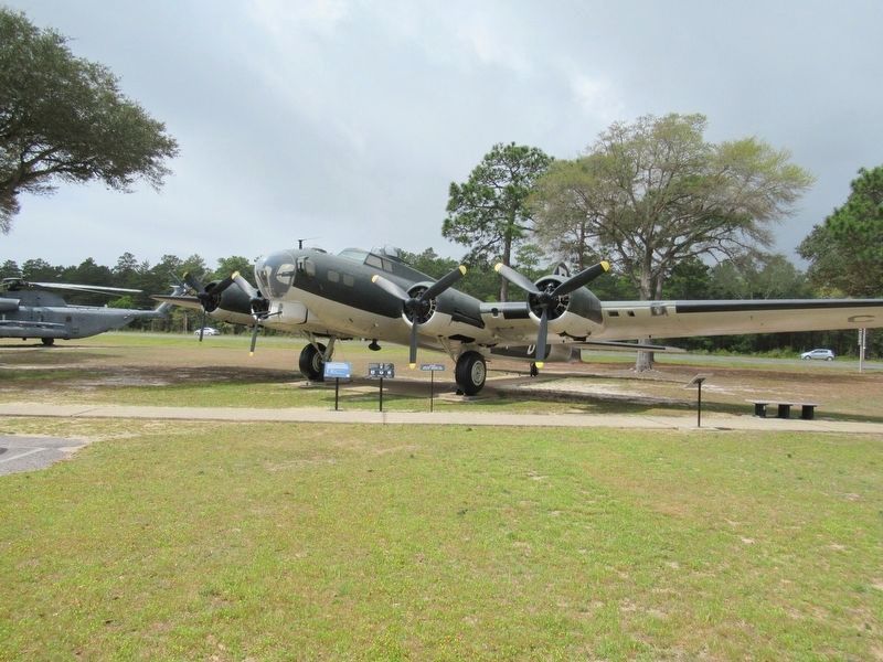 B-17 Flying Fortress & Markers image. Click for full size.