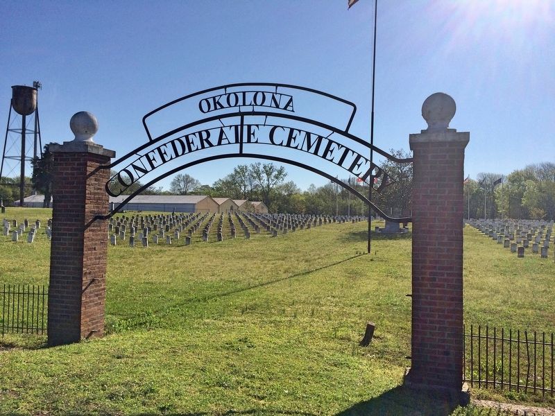 Okolona Confederate Cemetery entrance. image. Click for full size.