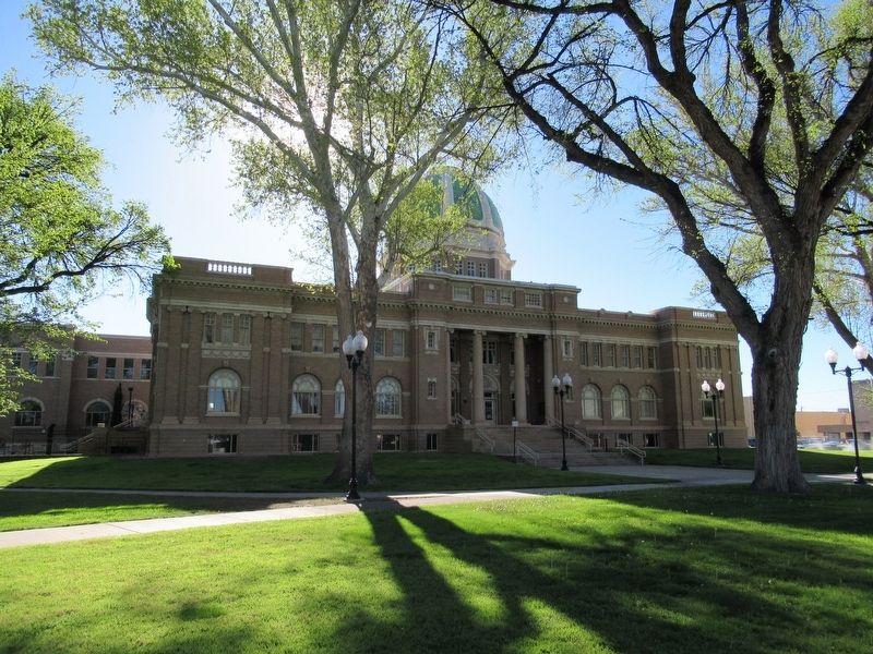 Chaves County Court House image. Click for full size.