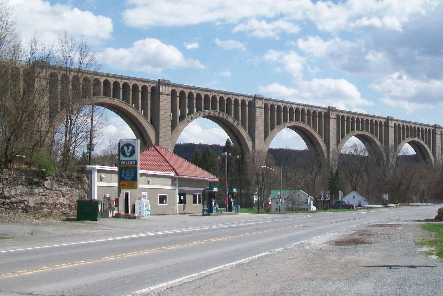 Tunkhannock Viaduct image. Click for full size.