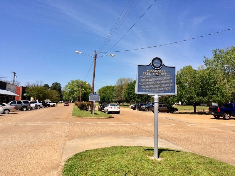 Marker, in the far distance, in the median of Main Street. image. Click for full size.