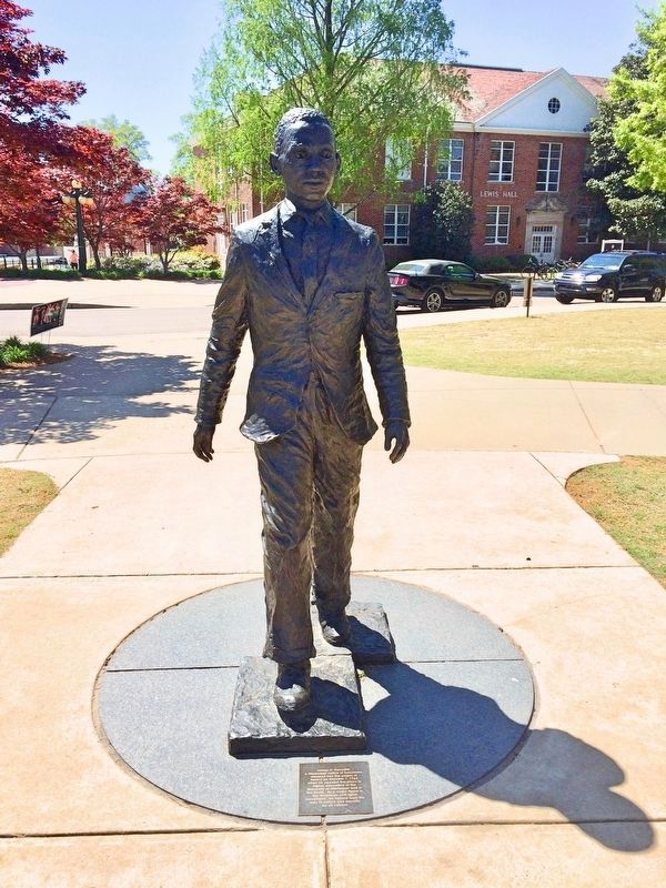 Statue of James Meredith symbolically entering Ole Miss. image. Click for full size.