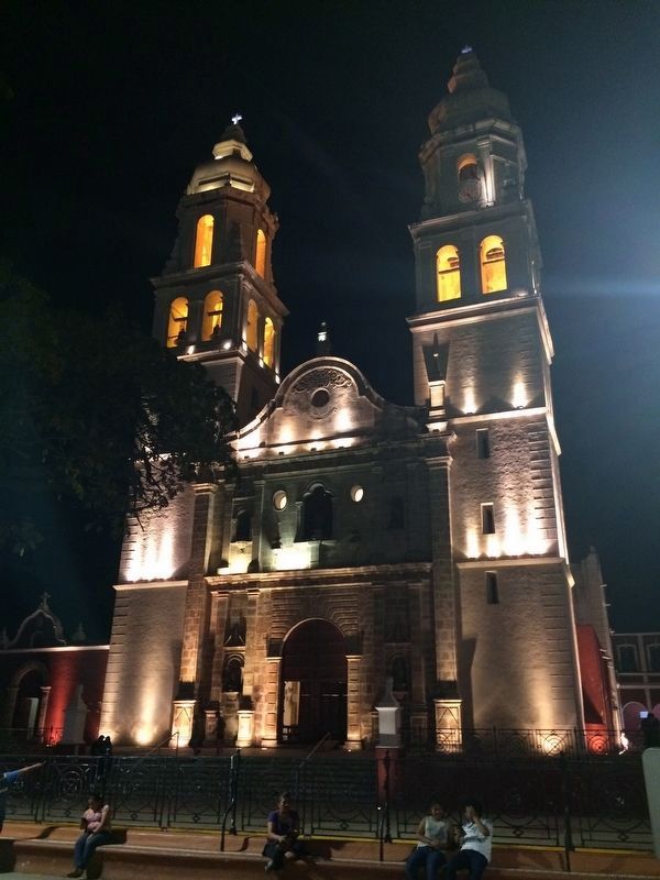 The Campeche Cathedral seen at night. image. Click for full size.