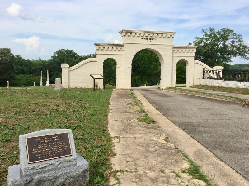 Oak Ridge Cemetery Marker and gate to Oak Ridge Cemetery. image. Click for full size.