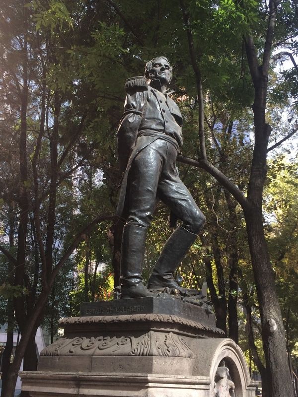 Leonardo Bravo statue image. Click for full size.