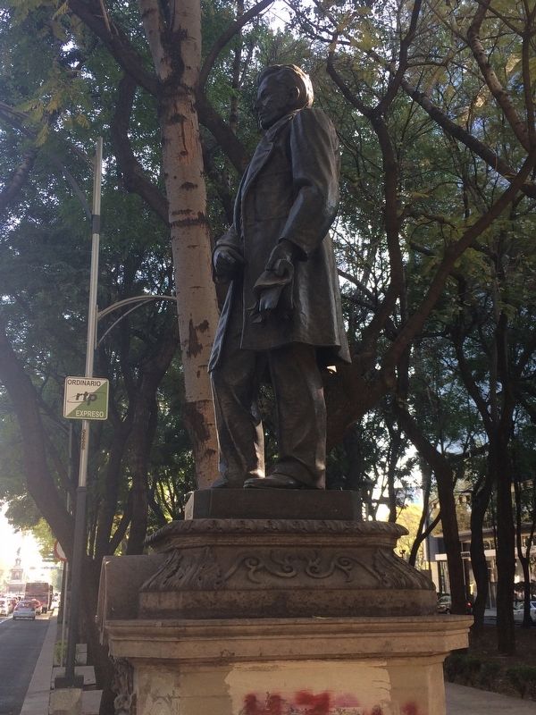 Jos Mara Chvez statue image. Click for full size.