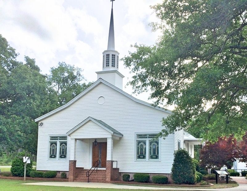 The now, New Hope United Methodist Church with marker on right side of church. image. Click for full size.