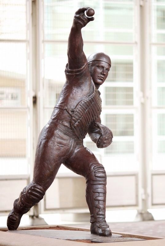 2011 Bronze of Johnny Bench by Tom Tsuchiya image. Click for full size.